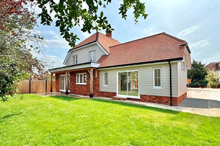 4 Bedroom Detached House For Sale In Highfield Road, Ringwood, BH24
