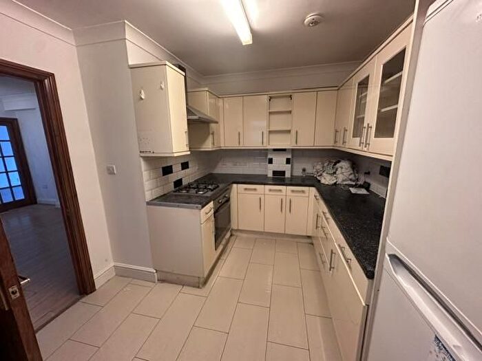 3 Bedroom Flat To Rent In London Road, Thornthon Heath, Croydon, CR7