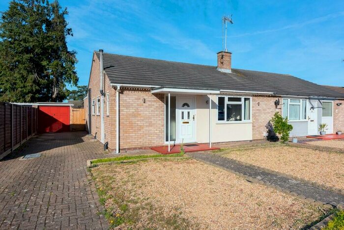 3 Bedroom Semi-Detached Bungalow For Sale In Beech Drive, Blackwater, GU17