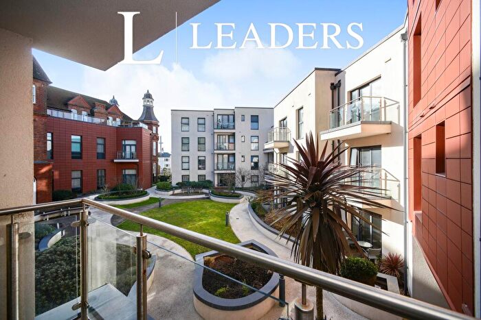 2 Bedroom Apartment To Rent In Dyke Road, BN1