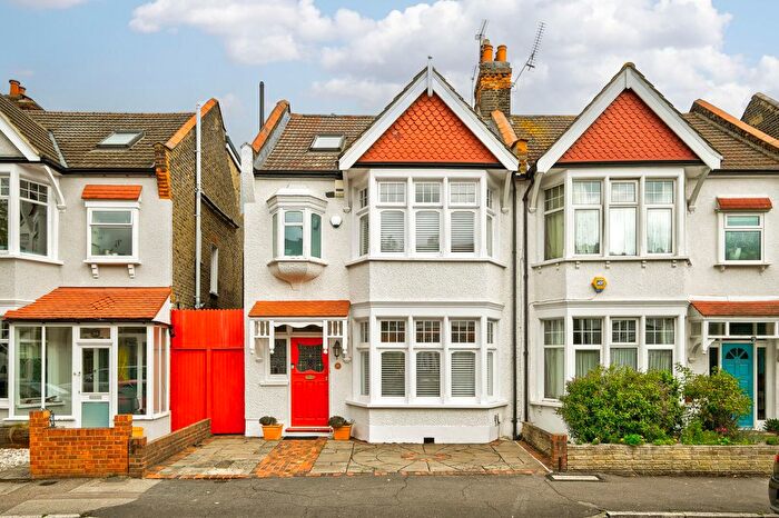 4 Bedroom Property For Sale In Woodlands Avenue, Wanstead, E11