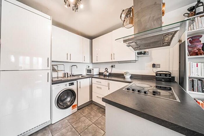 1 Bedroom Flat For Sale In Kinetica Apartments, Hackney, London, E8