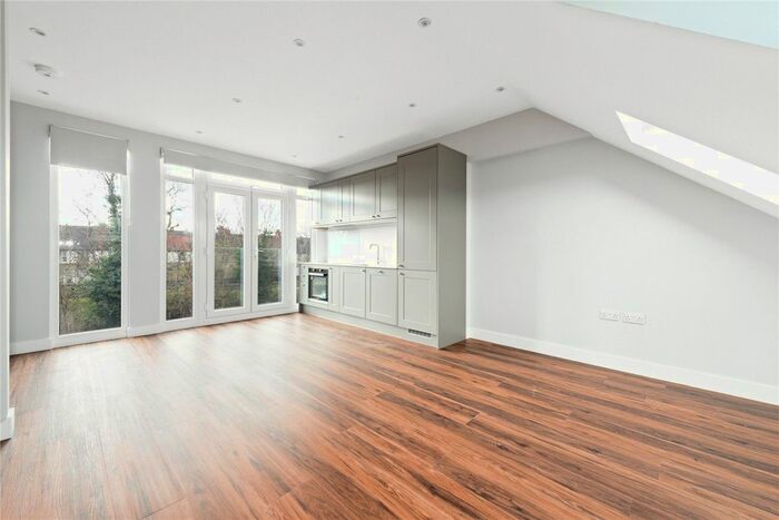 2 Bedroom Flat To Rent In Links Road, London, SW17