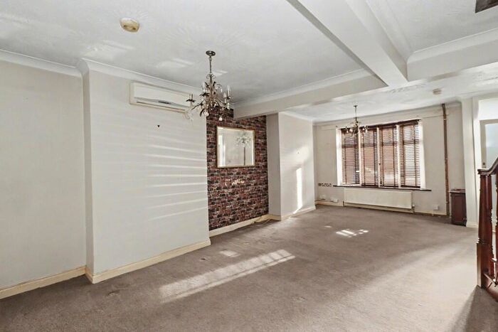 5 Bedroom Semi Detached House To Rent In Deacon Road, Southampton, SO19