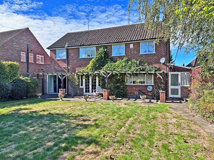 4 Bedroom Detached House For Sale In Holly Close, Farnham Common, Buckinghamshire, SL2