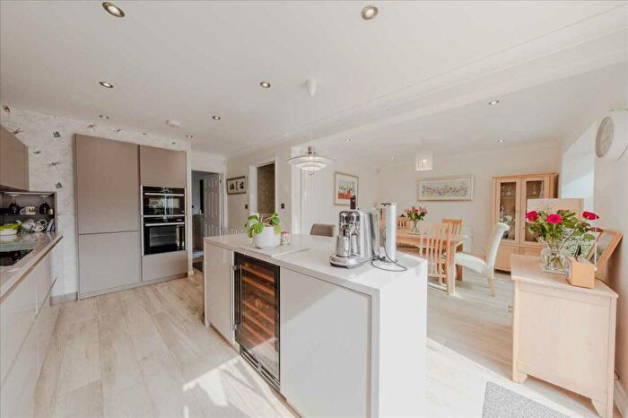 4 Bedroom Detached House For Sale In Abraham Close, Willen Park, Milton Keynes, MK15
