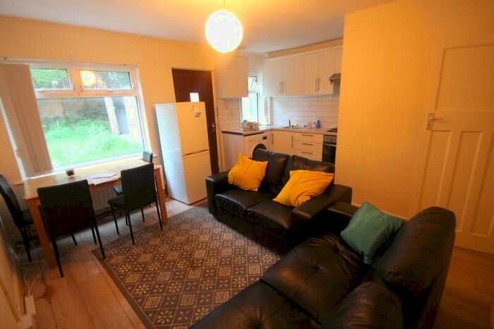 3 Bedroom Terraced House To Rent In Welton Mount, Hyde Park, Leeds, LS6
