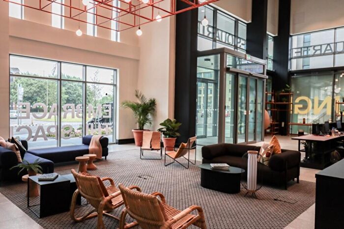 2 Bedroom Flat To Rent In Thames Quarter, Reading, RG1