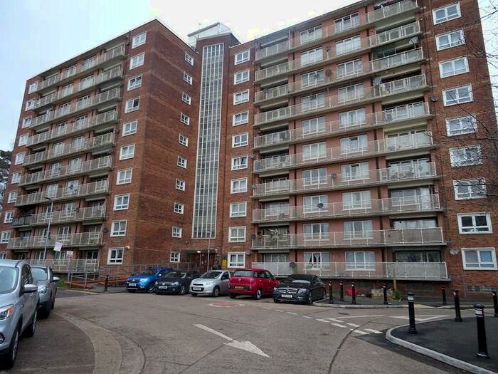 2 Bedroom Flat To Rent In Beechhouse, Hollybush Estate, Whitchurch, Cardiff., CF14