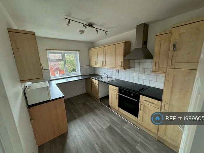 1 Bedroom Flat To Rent In Copthorne, Crawley, RH10