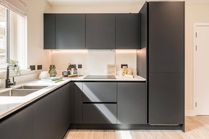 1 Bedroom Flat For Sale In North Gate Park, Harringay, London, N15