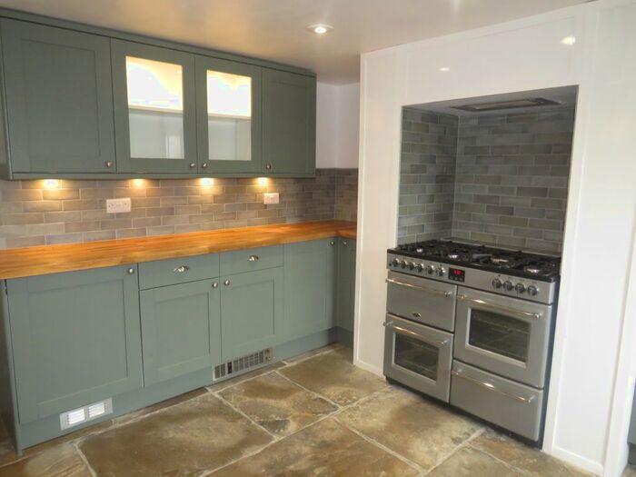 2 Bedroom Property To Rent In Cheltenham Place, Halifax, HX3