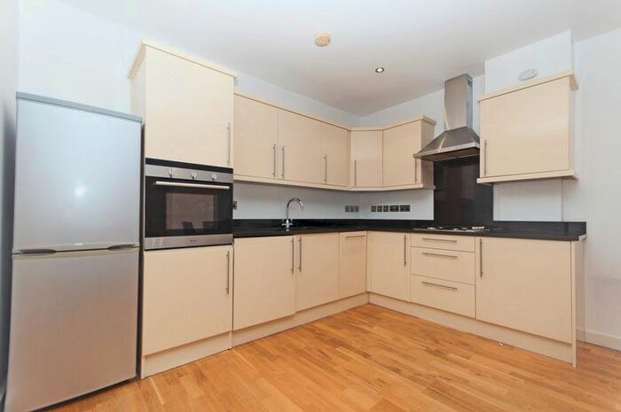 2 Bedroom Flat To Rent In Bourne Hill, London, N13