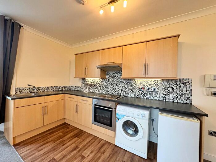1 Bedroom Flat To Rent In Moorside Avenue, Huddersfield, West Yorkshire, HD4