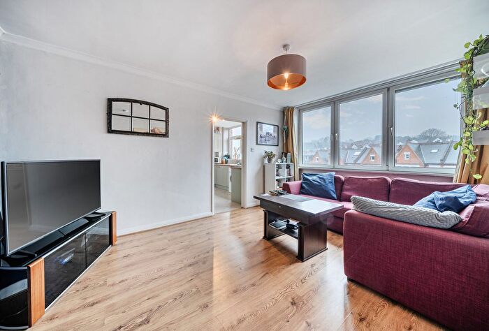 1 Bedroom Flat For Sale In Streatham Common North, London, SW16