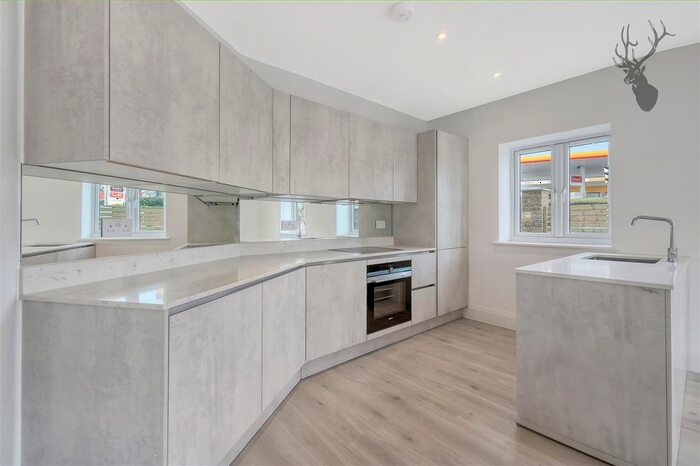 1 Bedroom Flat For Sale In Crossways, Manor Road, Chigwell, IG7