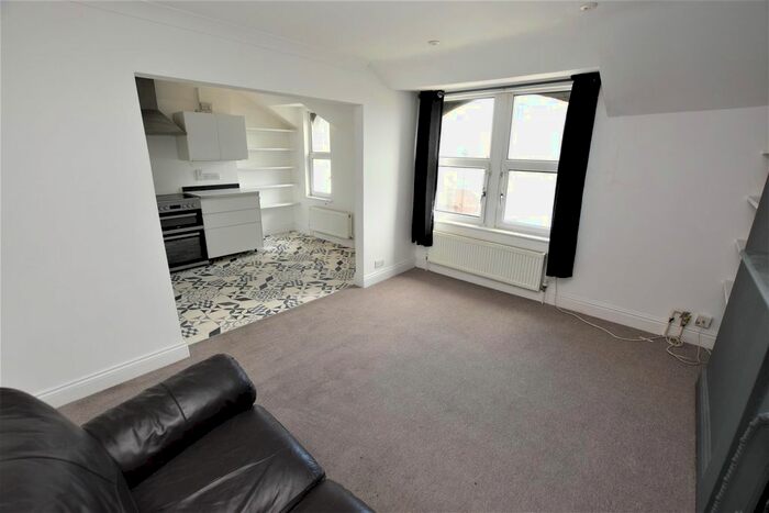 2 Bedroom Flat To Rent In Warrior Gardens, St. Leonards-On-Sea, TN37