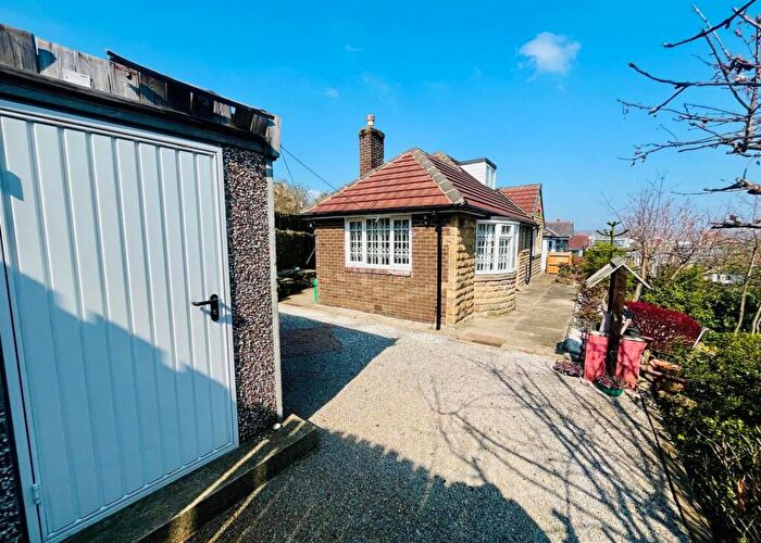2 Bedroom Detached Bungalow For Sale In Newsome Road, Huddersfield, HD4