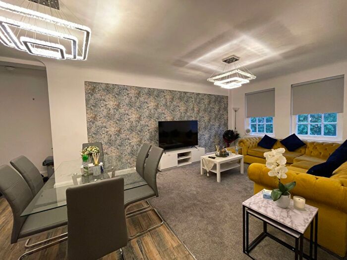 3 Bedroom Flat To Rent In Pelham Court, Fulham Road, London, SW3 - Photo 3