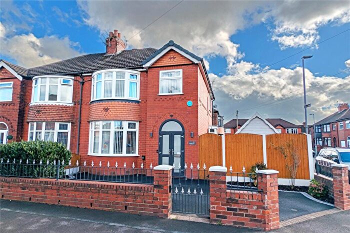 3 Bedroom Semi-Detached House For Sale In Cambridge Drive, Denton, Tameside, M34