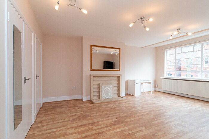 3 Bedroom Flat To Rent In Winslow Court, Fordwych Road, London, NW2