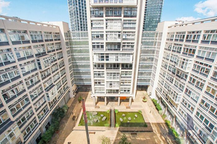 2 Bedroom Flat To Rent In Newington Causeway, Elephant And Castle, London, SE1