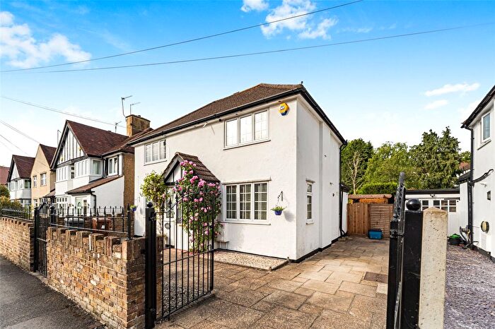 3 Bedroom Detached House For Sale In Haydon Road, Watford, Hertfordshire, WD19