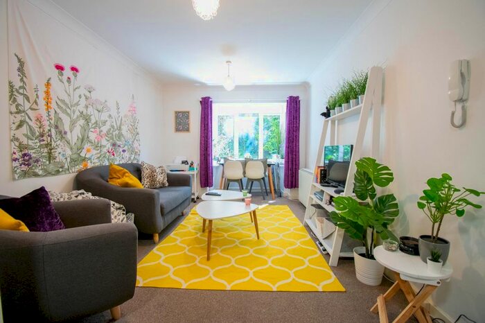 1 Bedroom Flat To Rent In Jesmond Place, Jesmond, Newcastle Upon Tyne, NE2