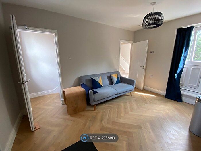 Studio To Rent In Watling Street, Fenny Stratford, Milton Keynes, MK1