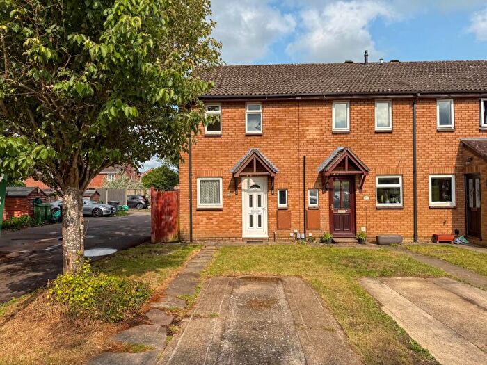 2 Bedroom End Of Terrace House To Rent In Braemore Close, Thatcham, RG19