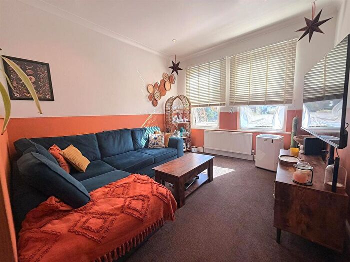 1 Bedroom Flat For Sale In Anerley Road, Westcliff-On-Sea, SS0