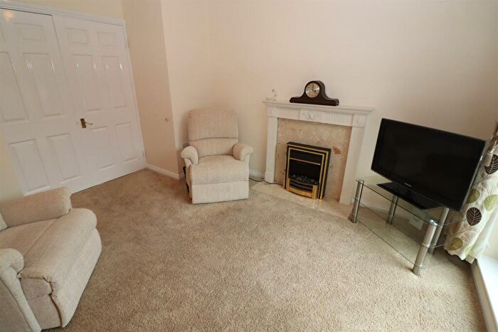 2 Bedroom Retirement Property For Sale In The Cloisters, Rectory Road, Rushden, NN10