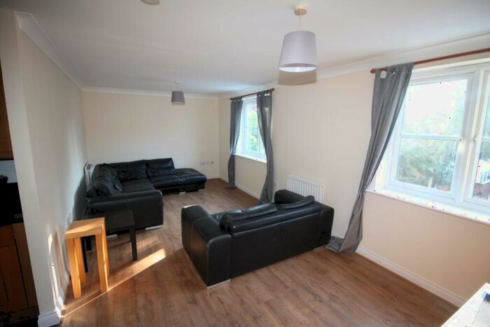 2 Bedroom Apartment To Rent In Cottage Close, Harrow, HA2