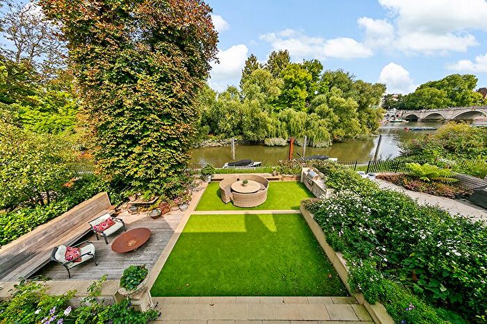 5 Bedroom Detached House To Rent In Willoughby Road, Twickenham, TW1