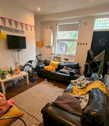 5 Bedroom Terraced House To Rent In School View, Leeds, West Yorkshire, LS6