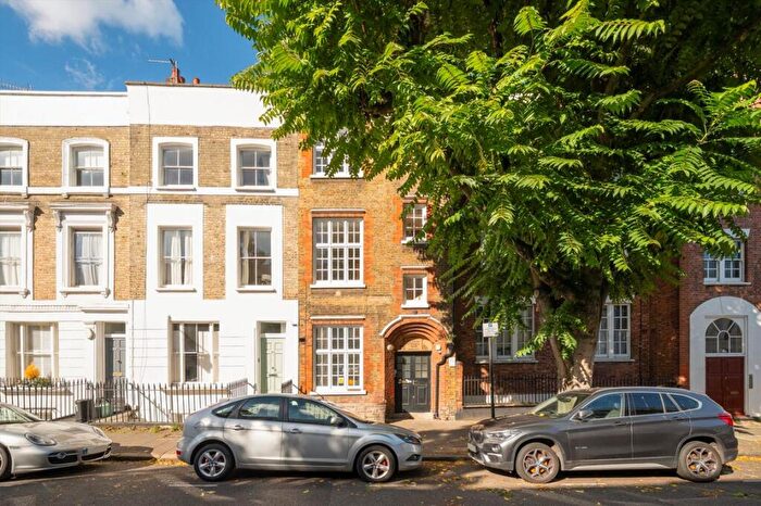 3 Bedroom Flat To Rent In Florence Street, Islington, N1