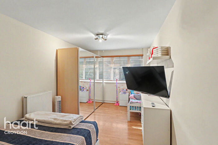 1 Bedroom Block Of Apartments For Sale In Shrublands Avenue, Croydon, CR0