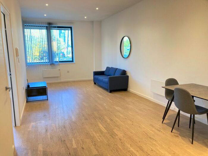 1 Bedroom Flat To Rent In Very Near Brentford Rail Station, Brentford Canal Area, TW8