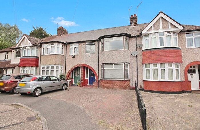3 Bedroom Terraced House For Sale In Alton Close, Isleworth, TW7