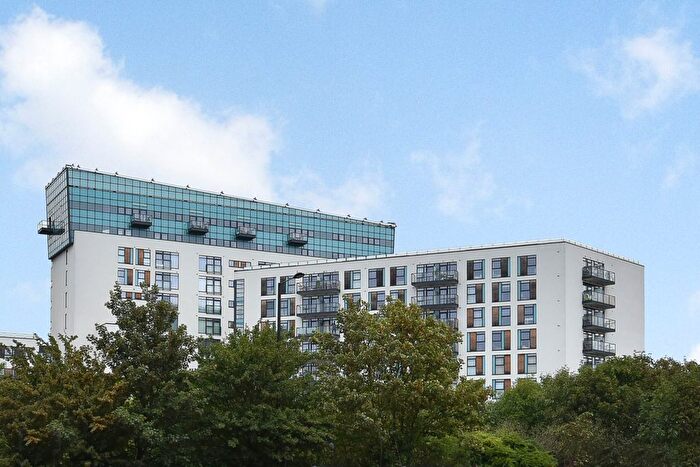 2 Bedroom Flat For Sale In Dunstan Mews, Enfield, EN1