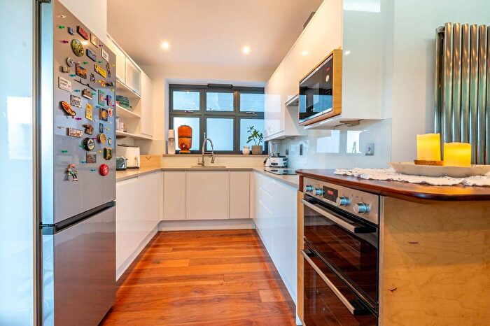 2 Bedroom Flat To Rent In High Road Leyton, Leyton, London, E10