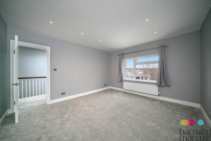 3 Bedroom Flat To Rent In East Barnet Road, New Barnet, Barnet, EN4