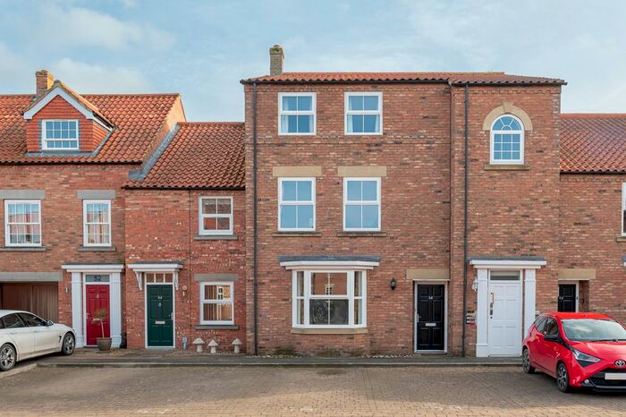 2 Bedroom Flat To Rent In Wilkinsons Court, Easingwold, York, YO61