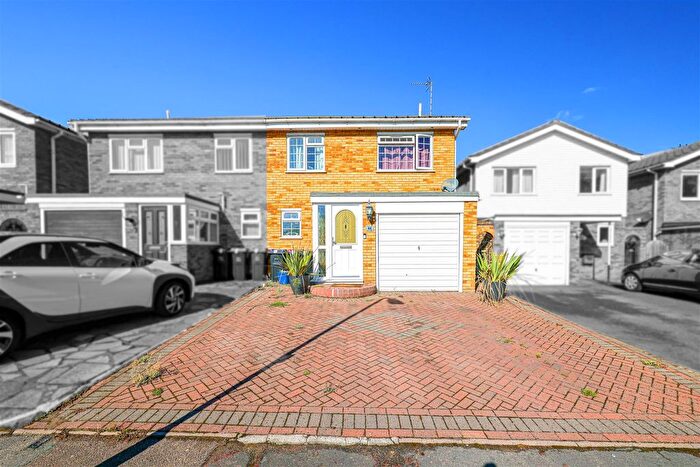 4 Bedroom Semi-Detached House To Rent In Rowan Walk, Leigh-On-Sea, SS9