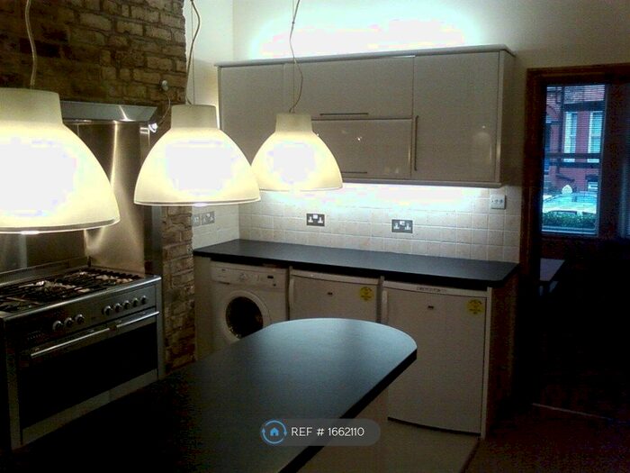 1 Bedroom Flat To Rent In Keppel Road, Manchester, M21