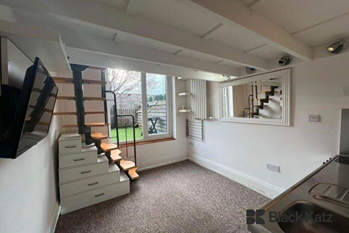 Studio To Rent In Lavender Hill, Clapham, SW11