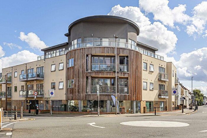 2 Bedroom Flat For Sale In Merton Road, Wandsworth, SW18