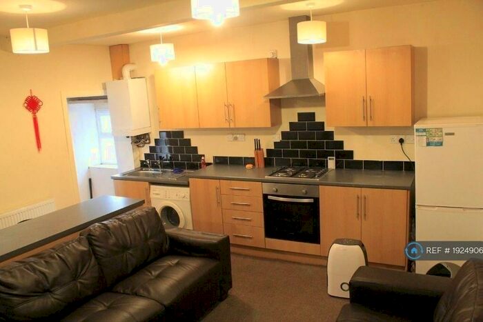 4 Bedroom Terraced House To Rent In Almondbury Bank, Huddersfield, HD5