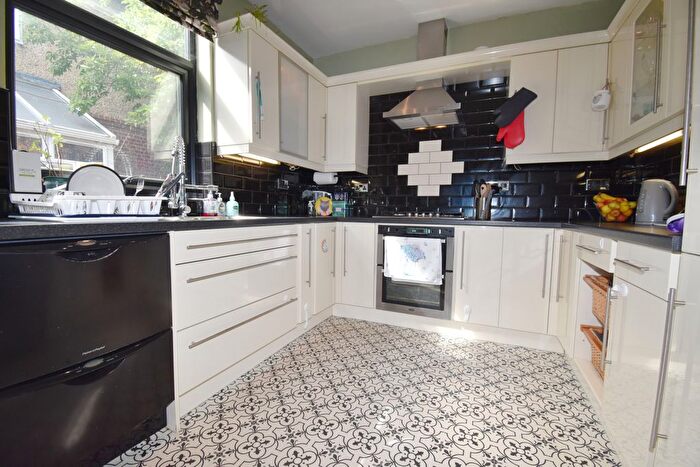 3 Bedroom Semi-Detached House For Sale In Hugh Road, Coventry, CV3