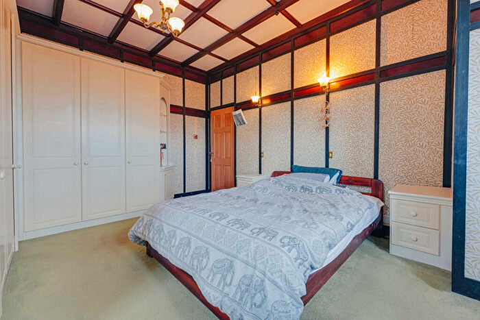 5 Bedroom Detached House For Sale In Crowstone Road, Westcliff-on-sea, SS0